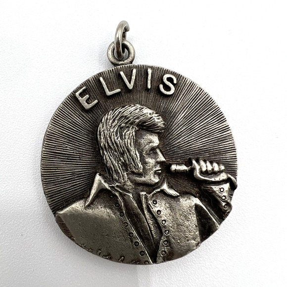 Elvis Presley King of Rock 1935-1977 Tribute Silver-Colored Medallion No Chain - Picture 1 of 7
